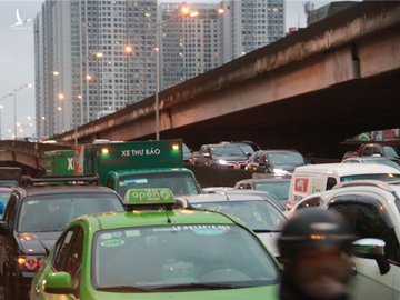 Hà Nội: 4 ô tô tông liên hoàn, đường Vành đai 3 trên cao tắc cứng 15km - 8