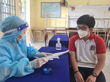 59.000 học sinh Bình Dương đồng loạt được tiêm vaccine - ảnh 5