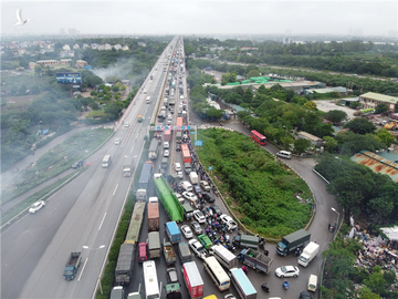 Hà Nội: 4 ô tô tông liên hoàn, đường Vành đai 3 trên cao tắc cứng 15km - 5