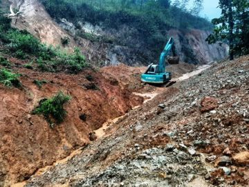 Quảng Nam: Nước tràn vào nhà, hàng trăm hộ dân vùng cao chạy lũ - ảnh 6