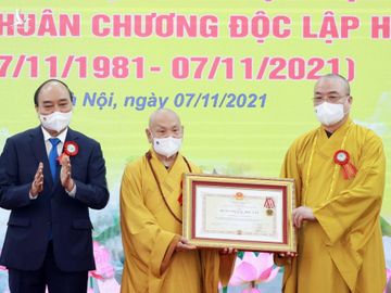 Tại buổi lễ, thay mặt lãnh đạo Đảng, Nhà nước, Chủ tịch nước Nguyễn Xuân Phúc đã trao Huân chương Độc lập hạng Nhất tặng Giáo hội Phật giáo Việt Nam.