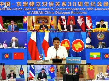 Ông Tập Cận Bình cam kết “không cậy lớn bắt nạt nhỏ” với các nước ASEAN, ông Duterte phản ứng mạnh ảnh 1