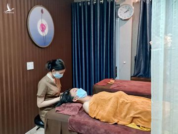 Nóng: TP.HCM lại yêu cầu dừng hoạt động karaoke, vũ trường, massage, spa, quán bar - Ảnh 1.