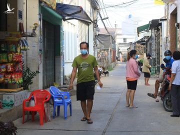 Chủ nhà trọ Sài Gòn cầm cọc tiền 120 triệu phát cho người thuê 'để dành ăn Tết' - ảnh 5