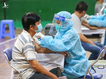 Chiều 14/12: Cả nước đã tiêm trên 133,7 triệu liều vaccine phòng COVID-19; 5 tỉnh nào tiêm mũi 1 thấp dưới 85%?