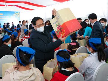 Thủ tướng Phạm Minh Chính: Tổ chức Tết vui tươi, an toàn, lành mạnh, tiết kiệm và tình nghĩa cho nhân dân - Ảnh 9.