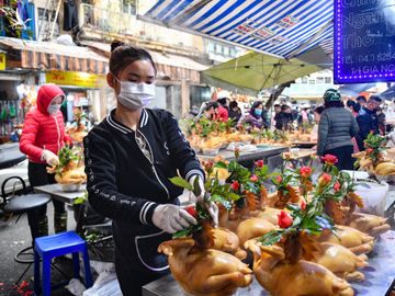 Ga ngam hoa hong cung giao thua dat khach anh 7