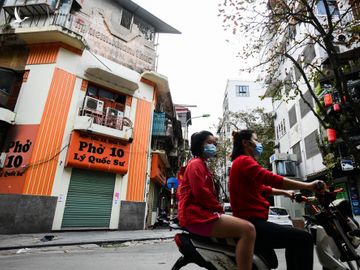 Hang an noi tieng, quan an ngon Ha Noi, dong cua ban mang ve anh 5