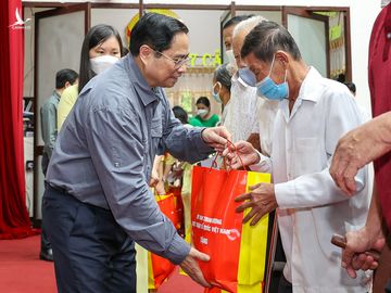 Thủ tướng Phạm Minh Chính: Đón người dân về quê an toàn, chăm lo để mọi người đều có Tết, bù đắp những khó khăn, mất mát do dịch bệnh - Ảnh 6.