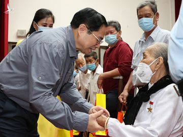 Thủ tướng Phạm Minh Chính: Đón người dân về quê an toàn, chăm lo để mọi người đều có Tết, bù đắp những khó khăn, mất mát do dịch bệnh - Ảnh 1.