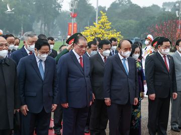 Lãnh đạo Đảng, Nhà nước vào Lăng viếng Chủ tịch Hồ Chí Minh - Ảnh 3.