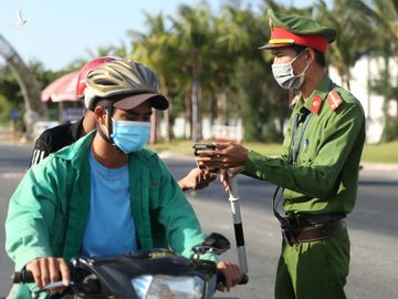 Nguoi lao dong ve que don Tet cung gia dinh anh 2