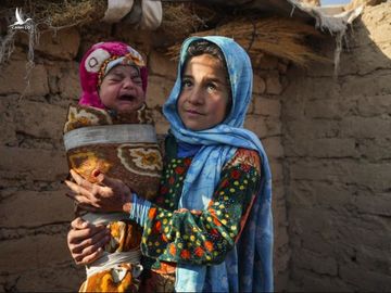 Afghanistan: Nhiều gia đình tuyệt vọng bán cả con để có miếng ăn - 1