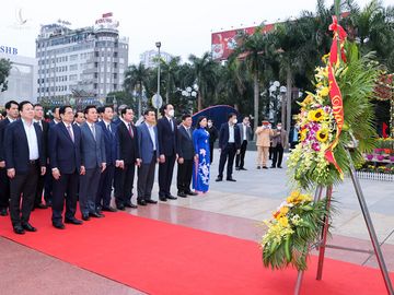 Thủ tướng dâng hương tưởng niệm Chủ tịch Hồ Chí Minh, thăm và chúc Tết tại tỉnh Thanh Hóa - Ảnh 4.