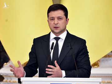 Tổng thống Ukraine Volodymyr Zelensky tại cuộc họp báo ở Kiev ngày 23/2. Ảnh: AFP