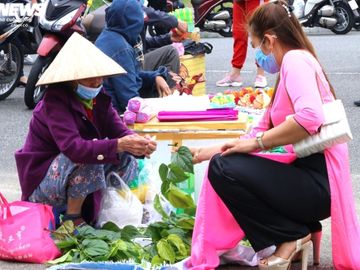 Dòng người chen chân lễ Phật, cầu an ở những ngôi chùa cổ, lớn nhất miền Trung - 13