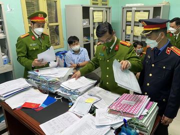Bộ sậu CDC Thừa Thiên Huế bị bắt có liên quan vụ Việt Á không? - 1