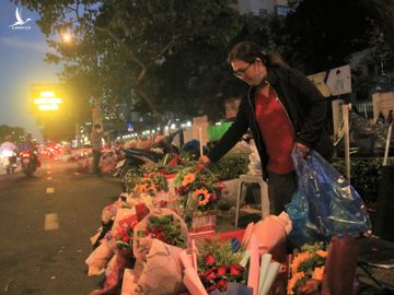 Lễ tình nhân Valentine 14.2: ‘Con đường tình yêu’ Sài Gòn ngập hoa, quà chờ các cặp đôi - ảnh 11