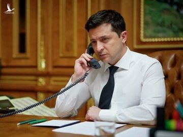 Volodymyr Zelensky: Diễn viên hài &quot;thủ vai&quot; tổng thống trực chiến xuất sắc? - Ảnh 2.