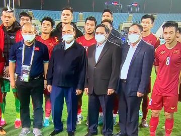 Sau trận thua đội Oman, tuyển Việt Nam được Chủ tịch nước và Thủ tướng động viên - ảnh 1