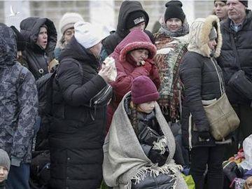 Bộ Quốc phòng Nga tuyên bố ngừng bắn cục bộ tại hai thành phố của Ukraine và mở hành lang nhân đạo để dân thường sơ tán nhưng không thực hiện được (Ảnh: Yahoo).