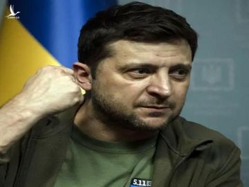 Có tin Tổng thống Ukraine Zelensky đang &quot;trốn&quot; trong Đại sứ quán Mỹ ở Ba Lan - Ảnh 1.