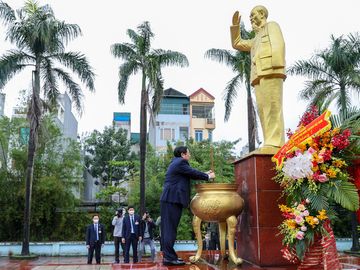 Thủ tướng động viên đoàn thể thao Việt Nam, kiểm tra công tác chuẩn bị SEA Games 31 - Ảnh 1.