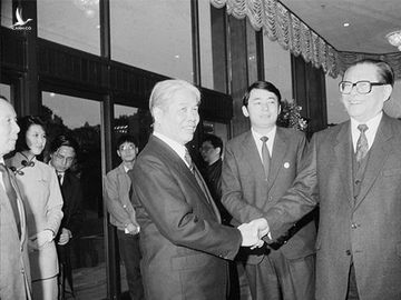 Tổng Bí thư Đỗ Mười hội đàm với Tổng Bí thư, Chủ tịch nước CHND Trung Hoa Giang Trạch Dân tại Bắc Kinh ngày 6-11-1991. 