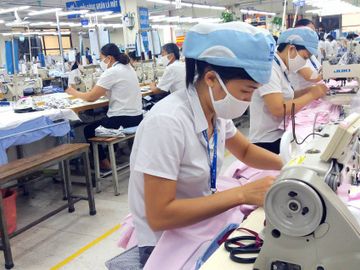 ILO: Việt Nam tăng lương tối thiểu ổn định và nhất quánILO: Việt Nam tăng lương tối thiểu ổn định và nhất quán