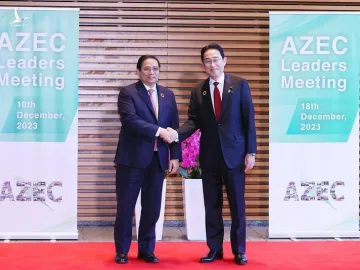 Thủ tướng Nhật Bản Kishida Fumio đón Thủ tướng Phạm Minh Chính đến hội nghị cấp cao AZEC.