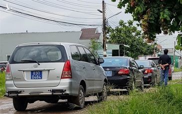 Xe công làm việc tư là chuyện thường ở ‘huyện’