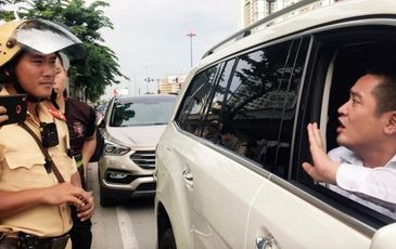 CSGT nói về việc cẩu xe Mercedes GLS giá 5 tỷ ở Sài Gòn