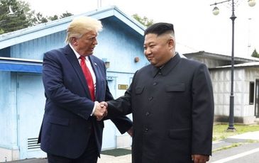 Cuộc gặp ‘ngẫu hứng’ Trump-Kim, Lịch sử hay biểu tượng?