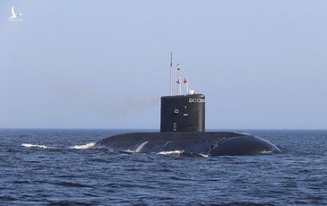 Tàu ngầm Nga bốc cháy, nhiều người chết ngạt