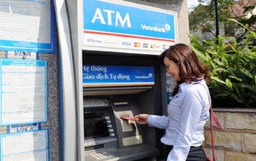 Khách hàng bực bội vì một thẻ ATM đang gánh cả “rừng” loại phí