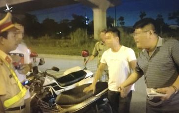 ‘Giờ mà anh giữ xe là chết em luôn đó…’