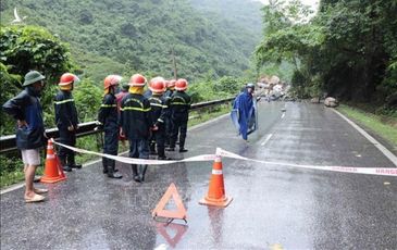 Sạt lở đá do mưa lớn tại Bắc Kạn làm hai bà cháu thương vong