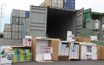 Phát hiện 1 container phụ kiện điện thoại di động nhập từ Trung Quốc ghi “xuất xứ Việt Nam”