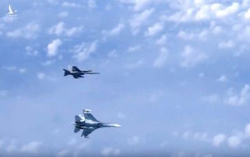 Tiêm kích Su-27 Nga truy đuổi F-18 NATO áp sát máy bay chở Bộ trưởng QP Sergei Shoigu