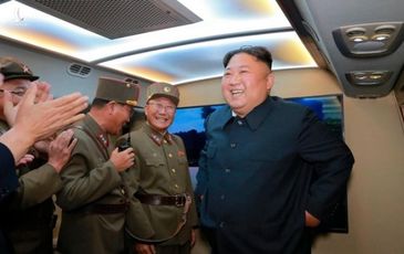 Ông Kim Jong-un tuyên bố xây dựng khả năng quân sự “bất khả chiến bại”