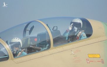 Phi công chiến đấu Việt Nam mang theo vũ khí gì khi lên tiêm kích Su-30MK2?