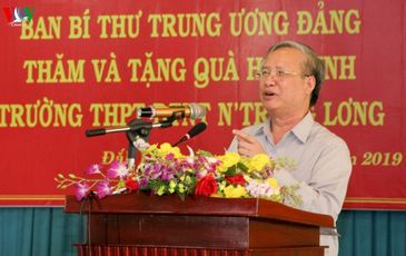 Thường trực Ban Bí thư thăm trường THPT Dân tộc nội trú N’Trang Lơng