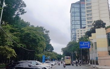Thu phí đỗ ô tô, tiền vào túi ai?