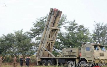 Triều Tiên tuyên bố thử bệ phóng tên lửa siêu lớn, Kim Jong Un trực tiếp thị sát