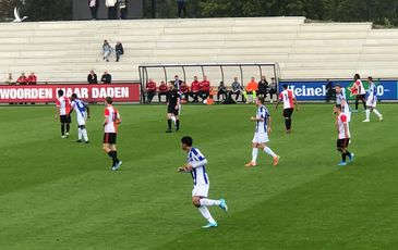 Đoàn Văn Hậu đá chính, lấy bóng đẳng cấp, làm “im lặng” cánh phải của đại gia Feyenoord