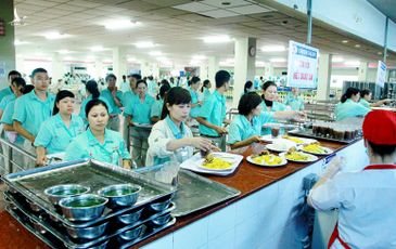 ‘Chúng tôi không hiểu vì sao phải làm thêm ngày thứ bảy’