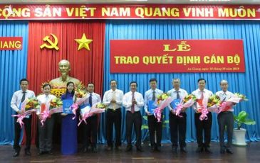 Bị cảnh cáo, Giám đốc sở sang làm Phó chánh văn phòng UBND tỉnh