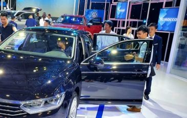 Volkswagen trưng bày xe có bản đồ ‘đường lưỡi bò’, trách nhiệm thuộc về ai?