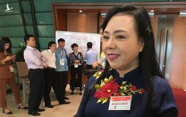 Bộ trưởng Nguyễn Thị Kim Tiến: Đi thăm bệnh nhân ai cũng ôm lấy…