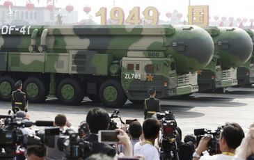 “Bộ ba hạt nhân” của Trung Quốc lộ diện, sức mạnh quân sự sánh vai Mỹ “không còn xa”